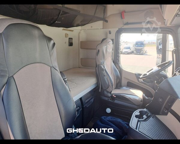 Standart çekici ünitesi Mercedes-Benz MERCEDES ACTROS 2553 CASSONE TRASPORTO FIENO
