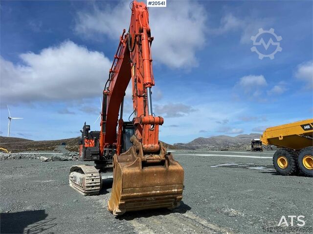 Rupsgraafmachine Hitachi zx530LCH-6 excavator w/ bucket. WATCH VIDEO