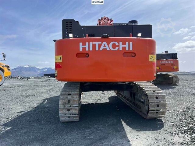 Rupsgraafmachine Hitachi zx530LCH-6 excavator w/ bucket. WATCH VIDEO
