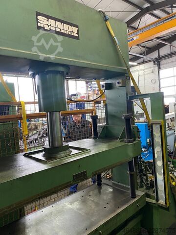 Prensa hidráulica de doble columna – 50 toneladas Sandt Hydraulik 540