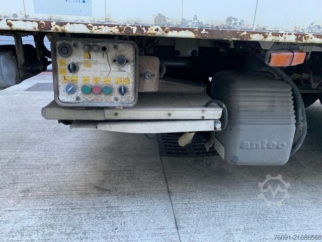 Gardinsided kassevogn Nissan Atleon 35.15 - Furgone in Lega con Telo