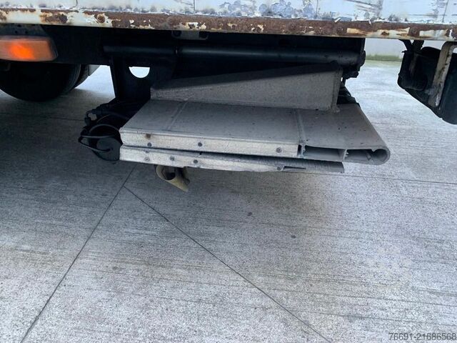 Gardinsided kassevogn Nissan Atleon 35.15 - Furgone in Lega con Telo