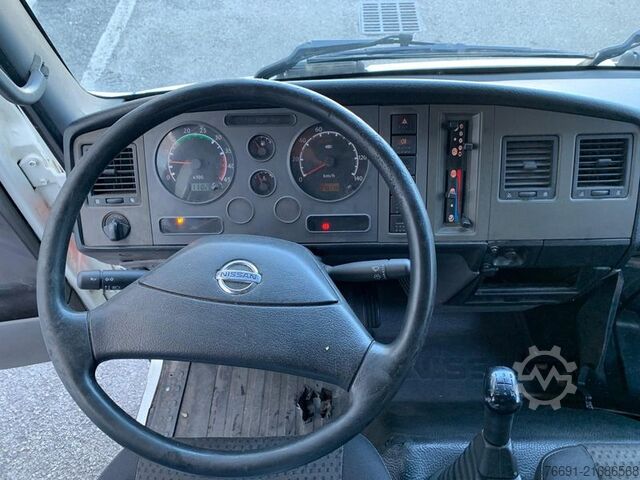 Gardinsided kassevogn Nissan Atleon 35.15 - Furgone in Lega con Telo