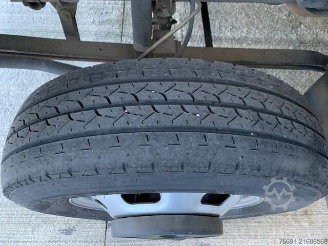 Gardinsided kassevogn Nissan Atleon 35.15 - Furgone in Lega con Telo