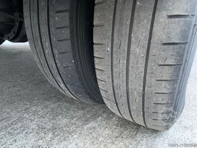 Gardinsided kassevogn Nissan Atleon 35.15 - Furgone in Lega con Telo