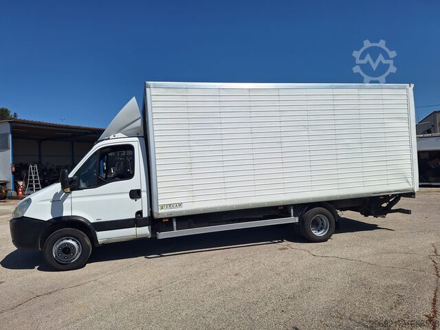 Gesloten bestelwagen met achterklep Iveco DAILY 60C15
