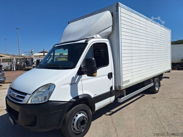 Gesloten bestelwagen met achterklep Iveco DAILY 60C15