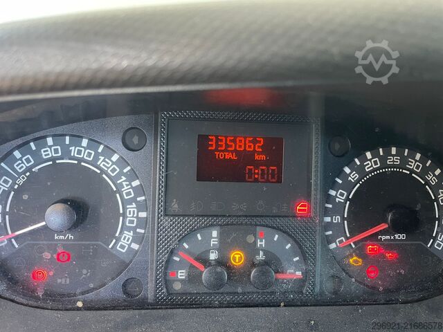 Gesloten bestelwagen met achterklep Iveco DAILY 60C15