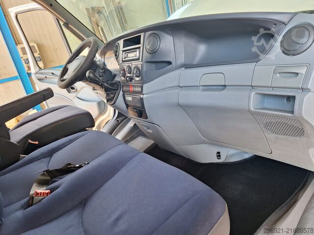 Gesloten bestelwagen met achterklep Iveco DAILY 60C15