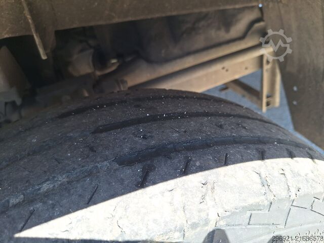 Gesloten bestelwagen met achterklep Iveco DAILY 60C15