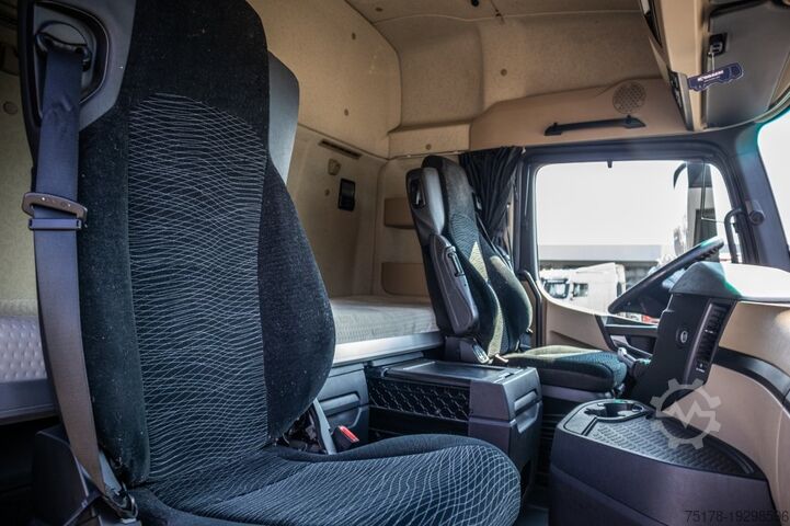 Standard tractor MERCEDES ACTROS 1845 LS