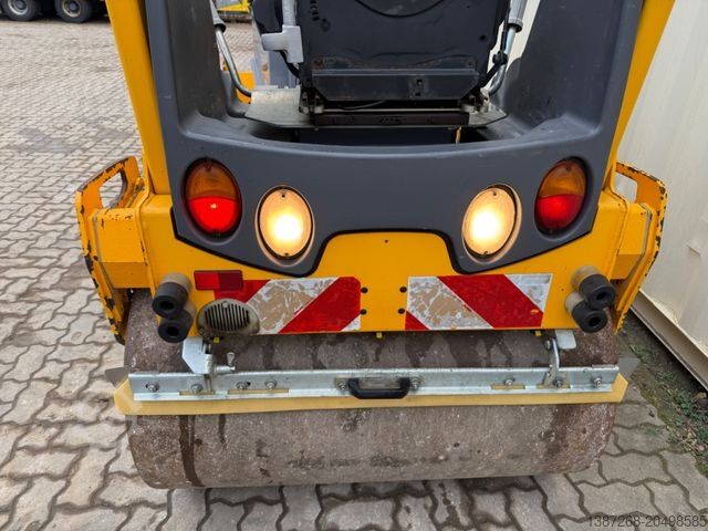 Single drum roller HAMM HD12VV / 2016 BJ / 2.754 H