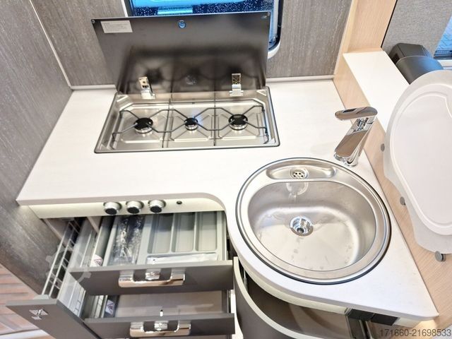 Autorulotă integrată HYMER/ERIBA B-Klasse ML I BlackLine 780 HUBSTÜTZ.,