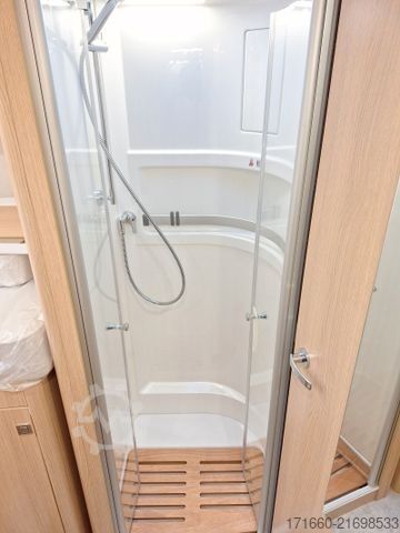 Autorulotă integrată HYMER/ERIBA B-Klasse ML I BlackLine 780 HUBSTÜTZ.,