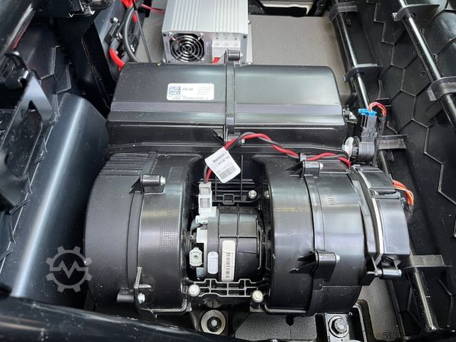 Komercijalno vozilo sa visokim krovom VOLKSWAGEN CRAFTER 2.0 TDI BOTT REGALS. STANDHZG. NAVI PDC