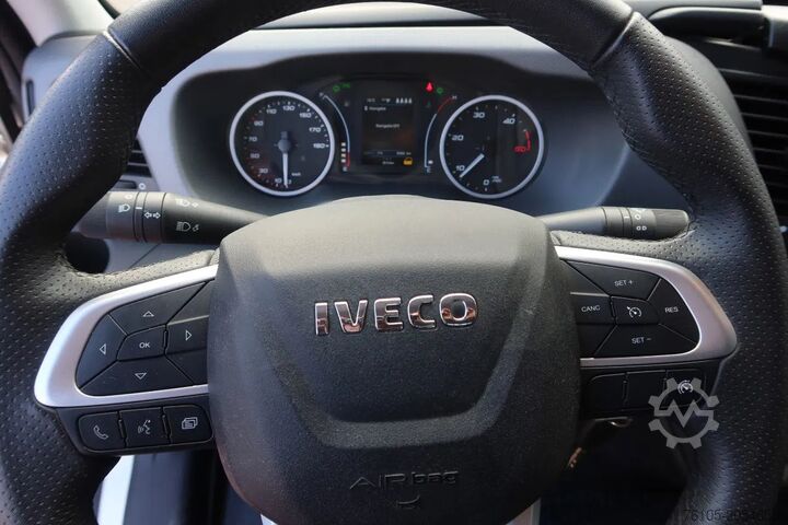 Iveco Daily 35C16 HI Matic Dubbele cabine open 7-persoons uitvoering. Dubbel lucht op achteras. 3.0  Iveco Daily 35C16 HI Matic Dubbele cabine open 7 pers...