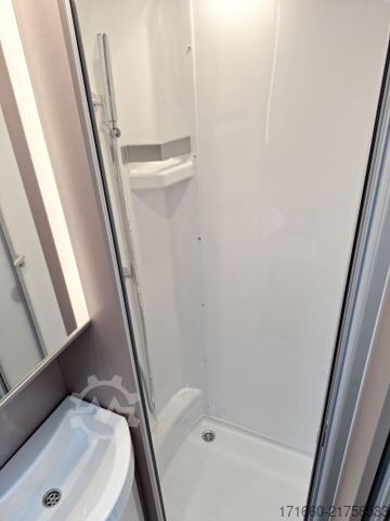 Halvintegrerad husbil BÜRSTNER Lyseo TD 594 AHK/ SAT/ TV