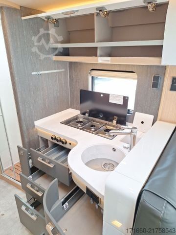Integrerad husbil HYMER/ERIBA B-Klasse ML I BlackLine 780 HUBSTÜTZEN+Autarkie