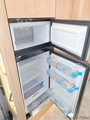 Integrerad husbil HYMER/ERIBA B-Klasse ML I BlackLine 780 HUBSTÜTZEN+Autarkie