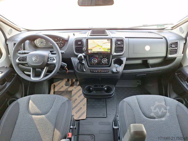 Halvintegrerad husbil CARADO V 347