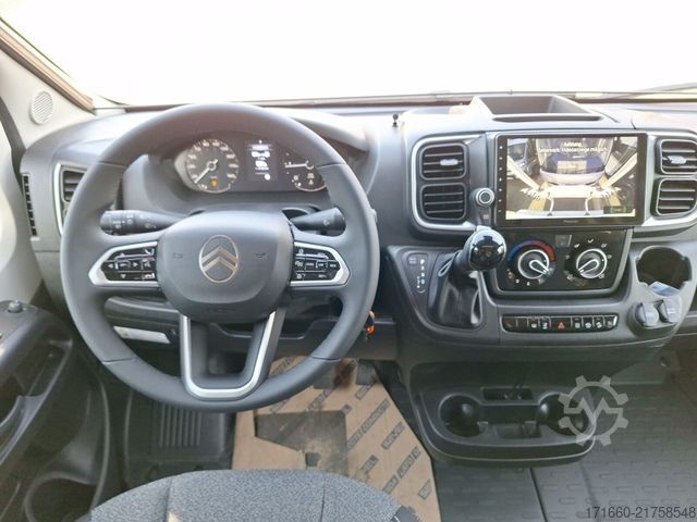 Halvintegrerad husbil CARADO V 347