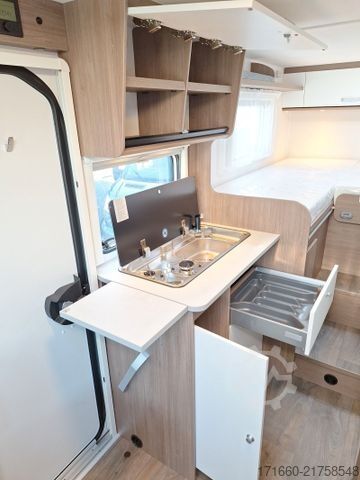 Halvintegrerad husbil CARADO V 347