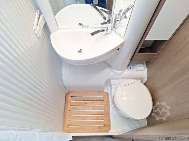 Halvintegrerad husbil CARADO V 347