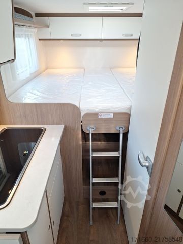 Halvintegrerad husbil CARADO V 347