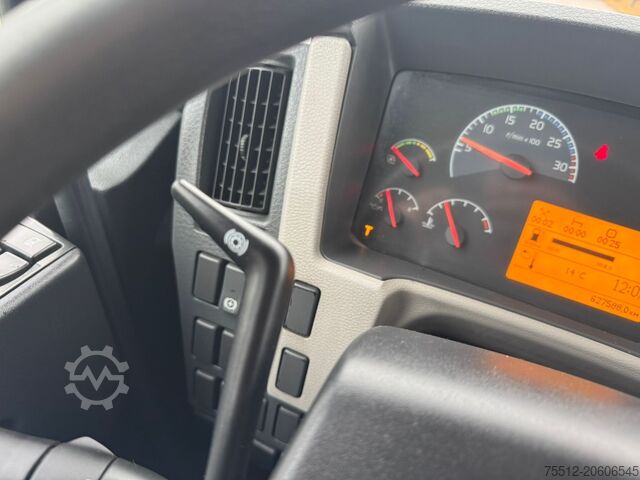 Resväska Volvo FL 240 / 6 Cylinder / 18 Tons / Manual / Tail L...