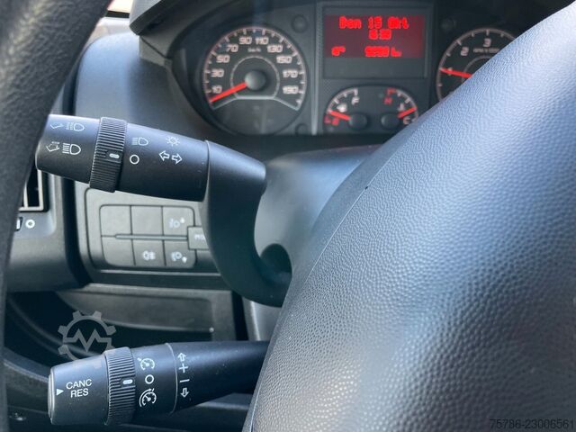Hög tak skåpbil PEUGEOT Boxer 335 KA L2H2/ 96kw/ AC/ RFK/ E-Paket/ AHK