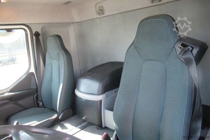 Koffer Volvo FL 250 Bakwagen + 6 deuren + Laadklep 2000 kg