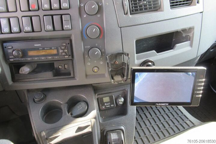 Koffer Volvo FL 250 Bakwagen + 6 deuren + Laadklep 2000 kg