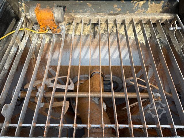 Betonpompwagen MERCEDES-BENZ AROCS 3251 8x4 Putzmeister BSF 46-5.16 HLS