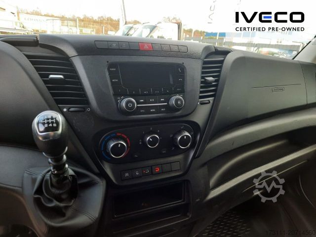 Vrachtwagen met bakwagen IVECO Daily 35C16H / Koffer LBW / Klima