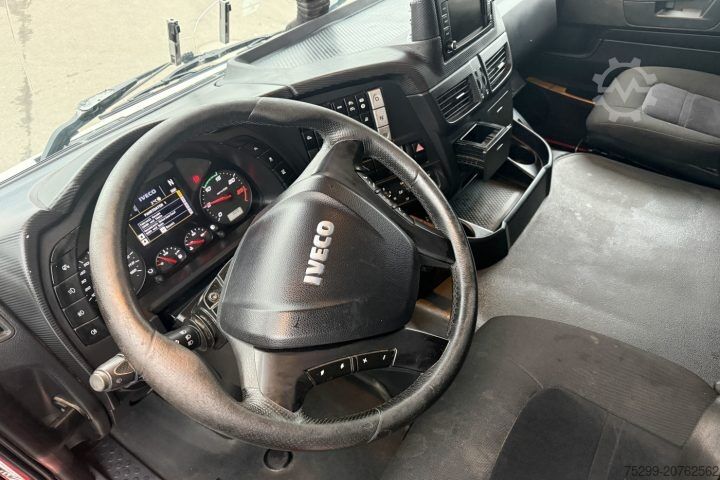 Τυπική μονάδα τράκτορα Iveco 440X48T X-Way 4x4H Kipphydraulik / Swiss-Vehicle