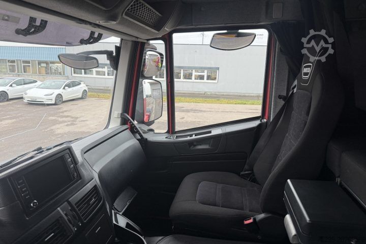 Τυπική μονάδα τράκτορα Iveco 440X48T X-Way 4x4H Kipphydraulik / Swiss-Vehicle