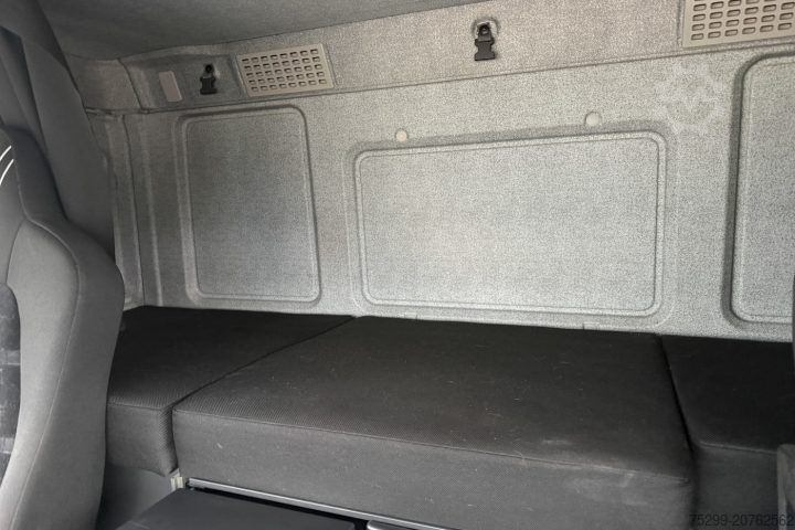 Τυπική μονάδα τράκτορα Iveco 440X48T X-Way 4x4H Kipphydraulik / Swiss-Vehicle