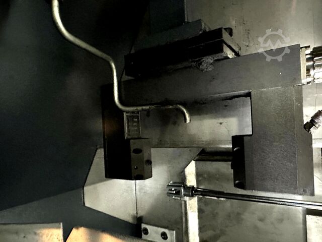 Függőleges megmunkáló központok + robot Mikron HSM 600 U + 400 U + Robot