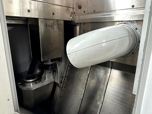 Függőleges megmunkáló központok + robot Mikron HSM 600 U + 400 U + Robot