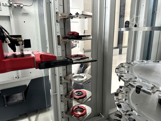 Függőleges megmunkáló központok + robot Mikron HSM 600 U + 400 U + Robot