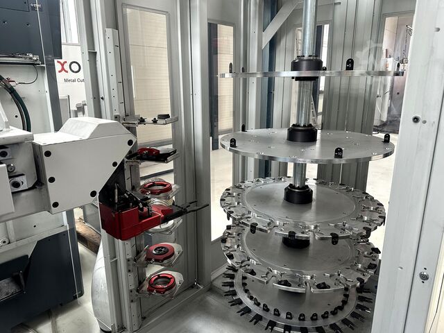 Függőleges megmunkáló központok + robot Mikron HSM 600 U + 400 U + Robot