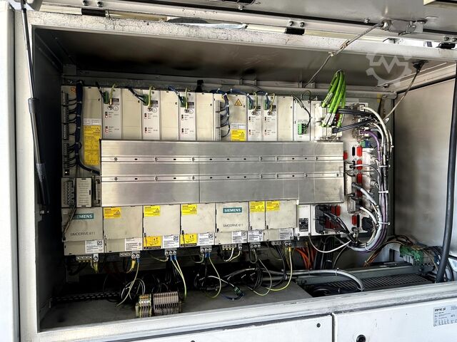 Centros de mecanizado verticales + robot Mikron HSM 600 U + 400 U + Robot