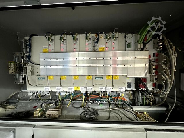 Centros de mecanizado verticales + robot Mikron HSM 600 U + 400 U + Robot