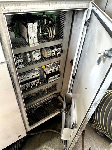 Függőleges megmunkáló központok + robot Mikron HSM 600 U + 400 U + Robot