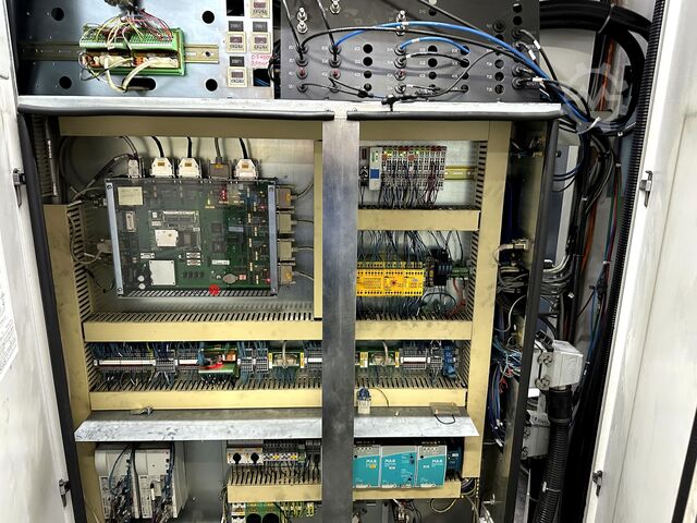 Függőleges megmunkáló központok + robot Mikron HSM 600 U + 400 U + Robot