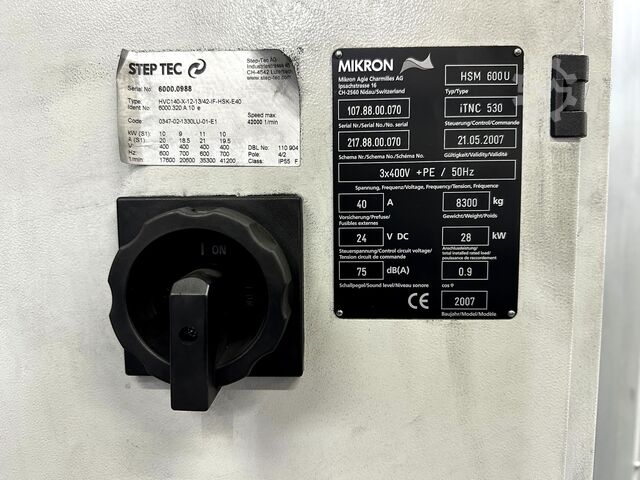 Függőleges megmunkáló központok + robot Mikron HSM 600 U + 400 U + Robot