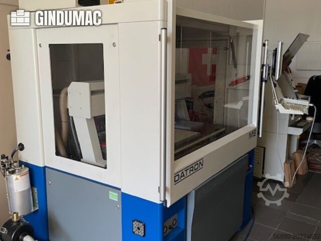 Pionowe centrum obróbkowe Datron M8