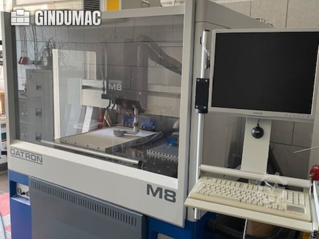 Pionowe centrum obróbkowe Datron M8