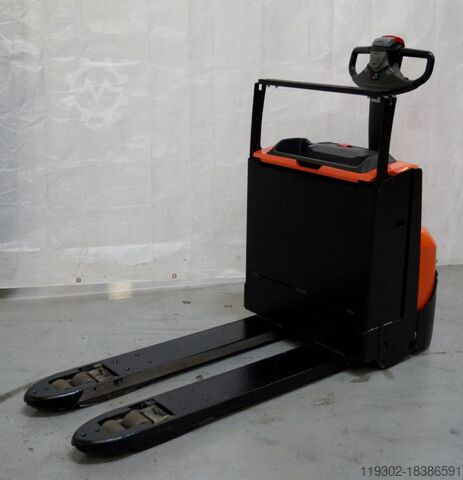 Electric Pallet Truck Toyota LWE 180