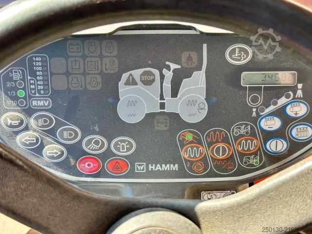 Enkelvoudige trommelwals HAMM HD12 VV Tandemwalze mit Streuer